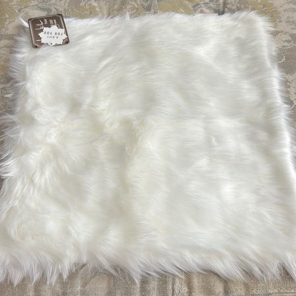 Nicole Miller Other - Four Nicole Miller Faux Fur Placemats, NWT, Nice!